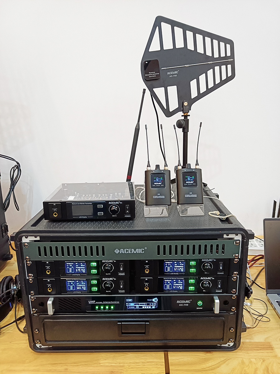 AC-700 Active Antenna Combiner for In-Ear Monitor System