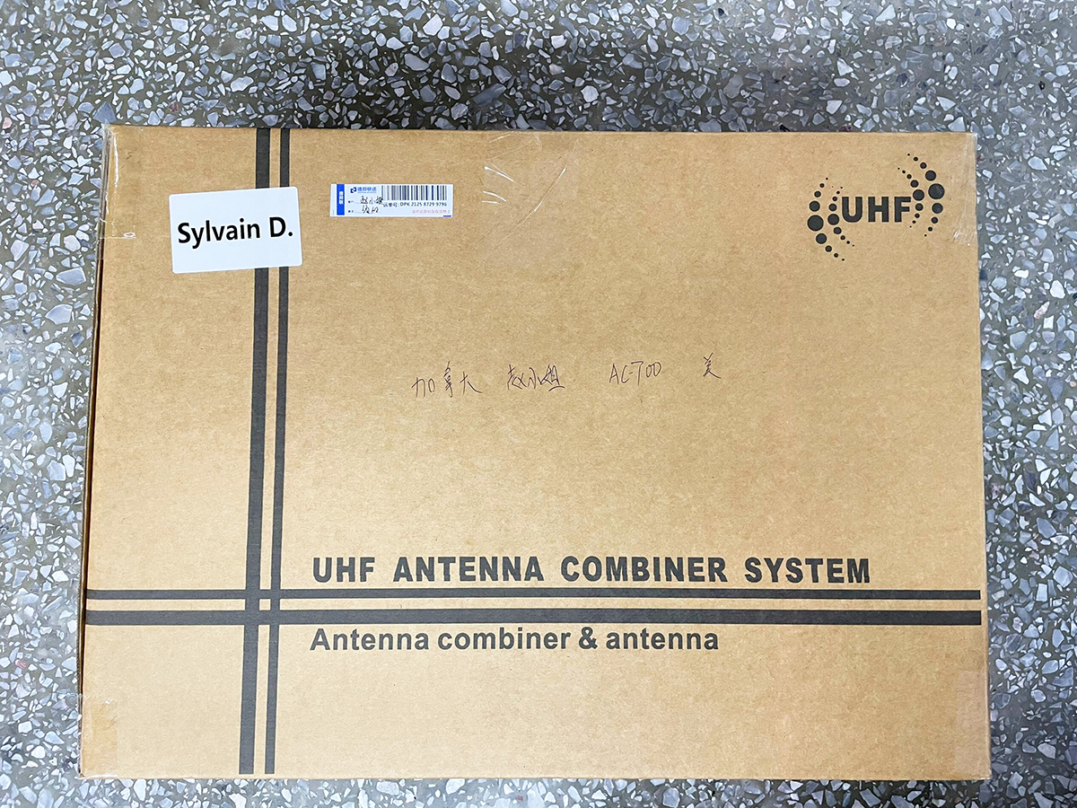 AC-700 Active Antenna Combiner for In-Ear Monitor System