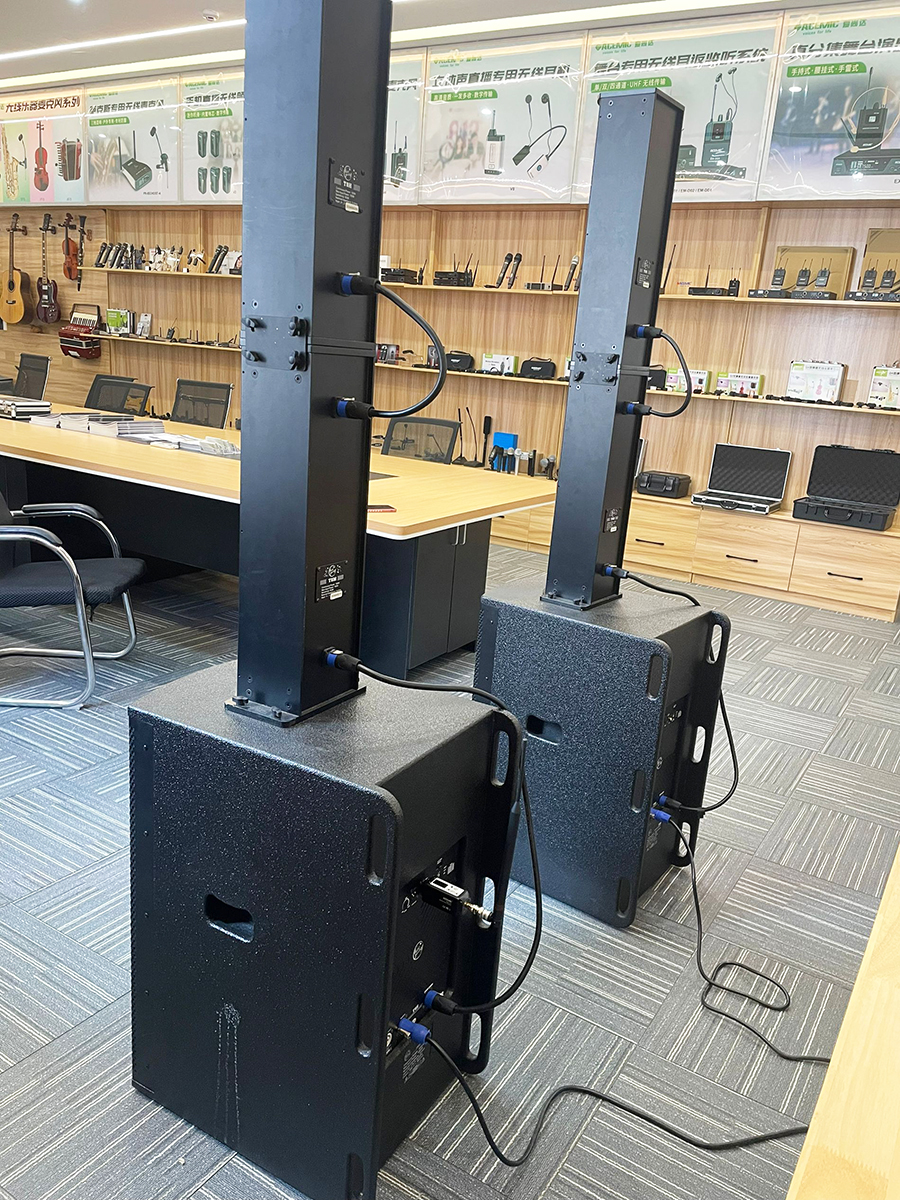 RT-1 Plug-On XLR Wireless Audio Transmitter and Receiver