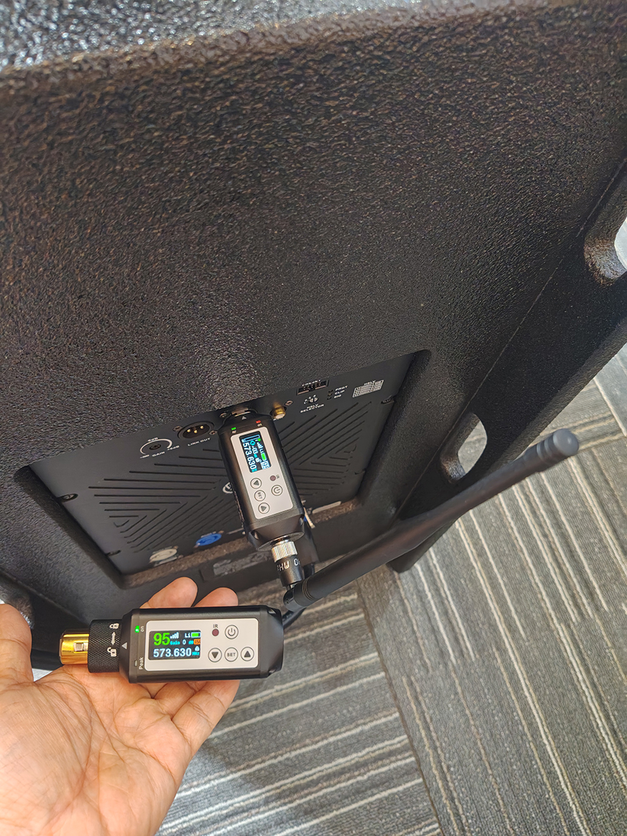 RT-1Dual Plug-On Wireless Audio Transmitters and Receivers for PA Speakers